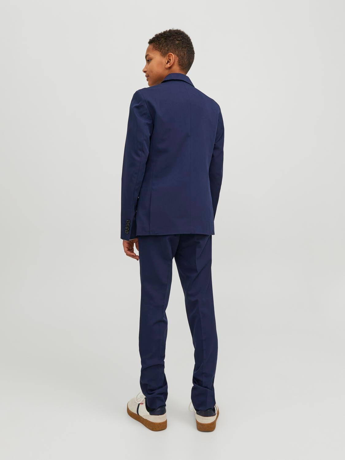 model_shot-back